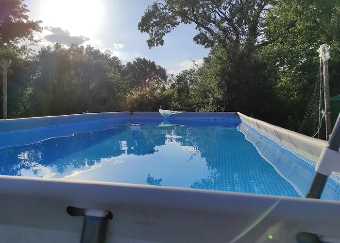 Maison Toute Equipee, 8 Couchages, Piscine Hors-sol Cheffois